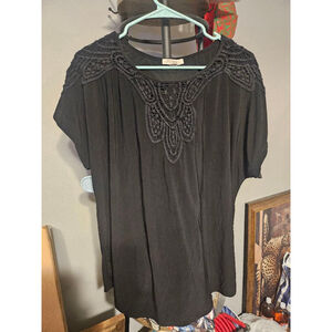 Women's Roz and Ali Black Top 2X lace embellished.